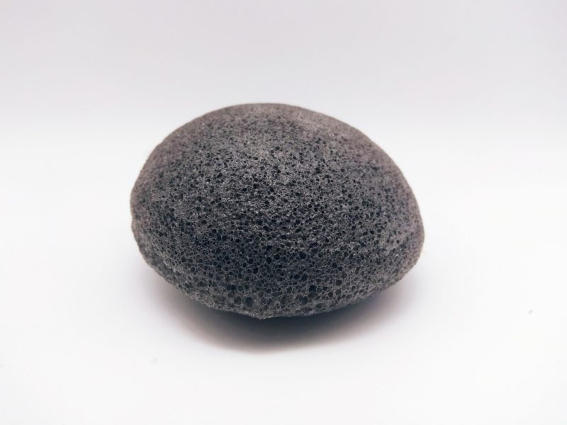 Éponge Konjac au charbon végétal